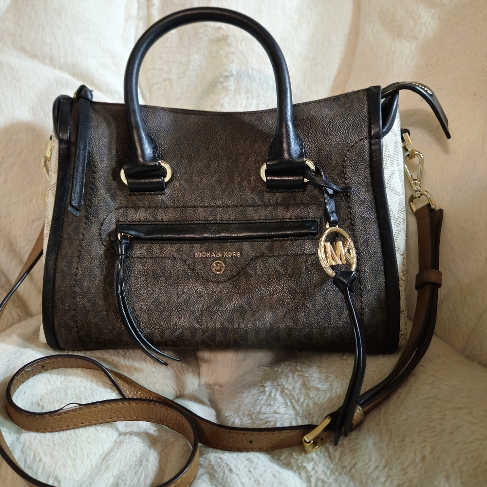 michael kors shoulder/ hand bag
